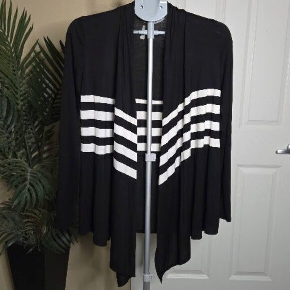 NWT Forever 21 sz medium open front black / white cardigan - Picture 1 of 3